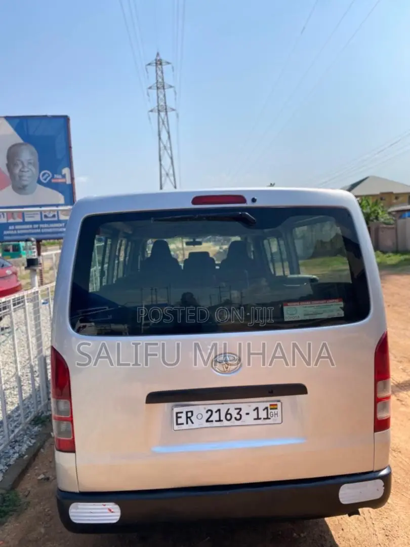 Toyota HiAce 2011 Silver