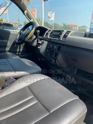 Toyota HiAce 2011 Silver