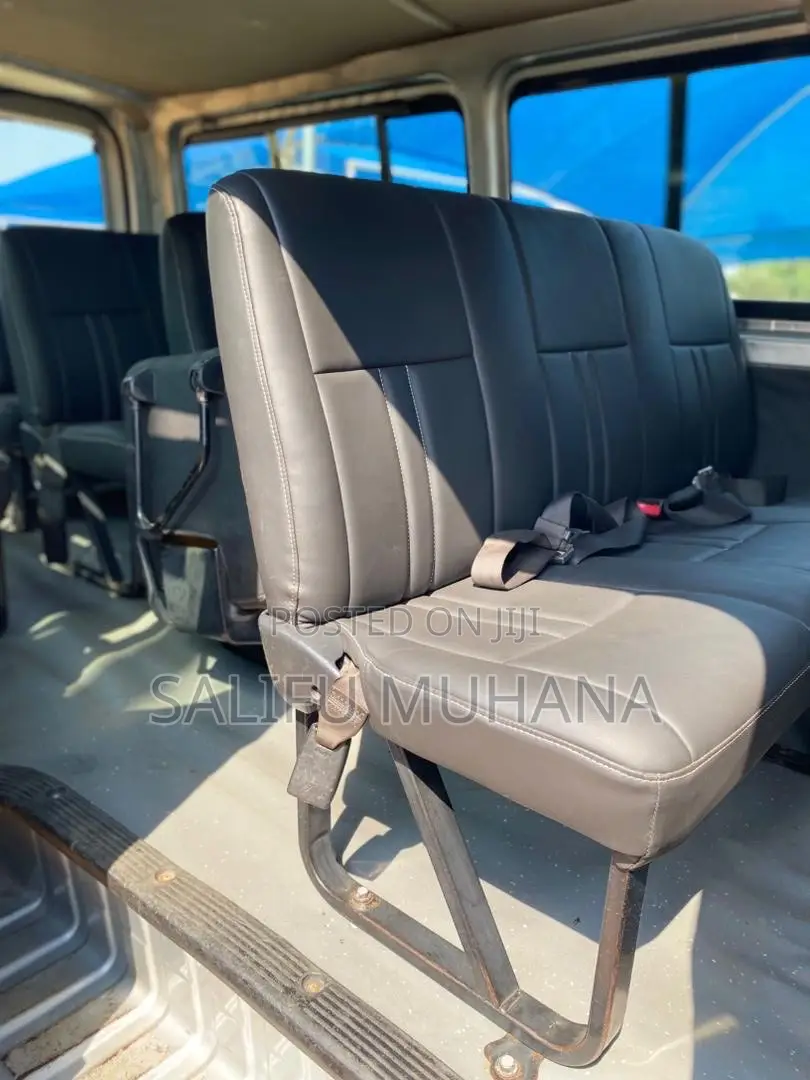 Toyota HiAce 2011 Silver