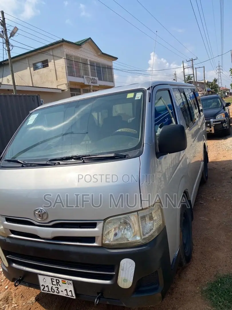 Toyota HiAce 2011 Silver