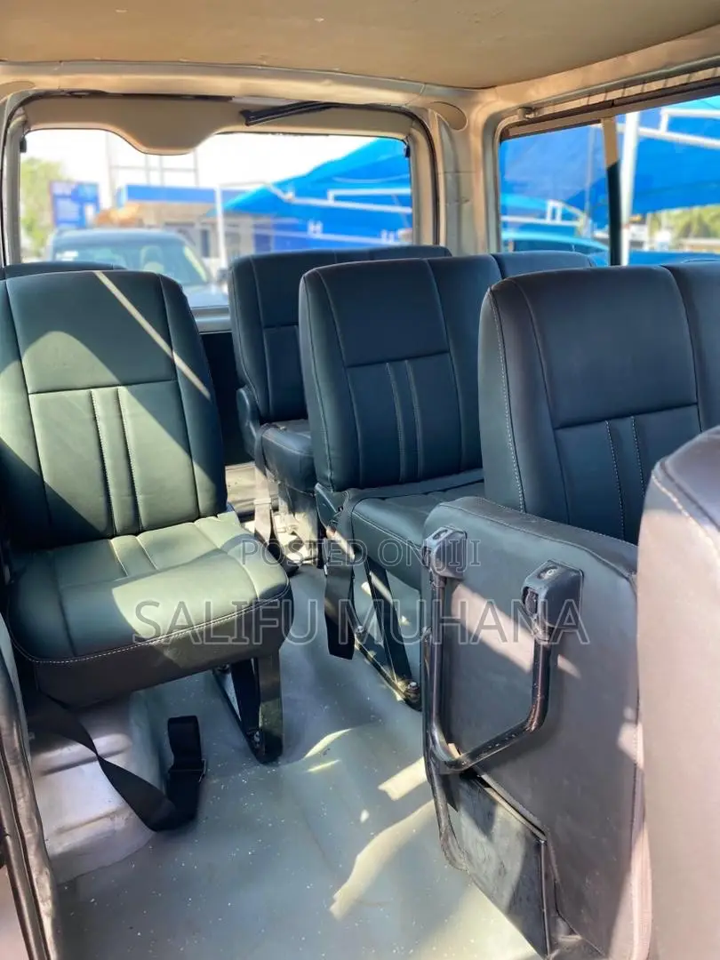Toyota HiAce 2011 Silver