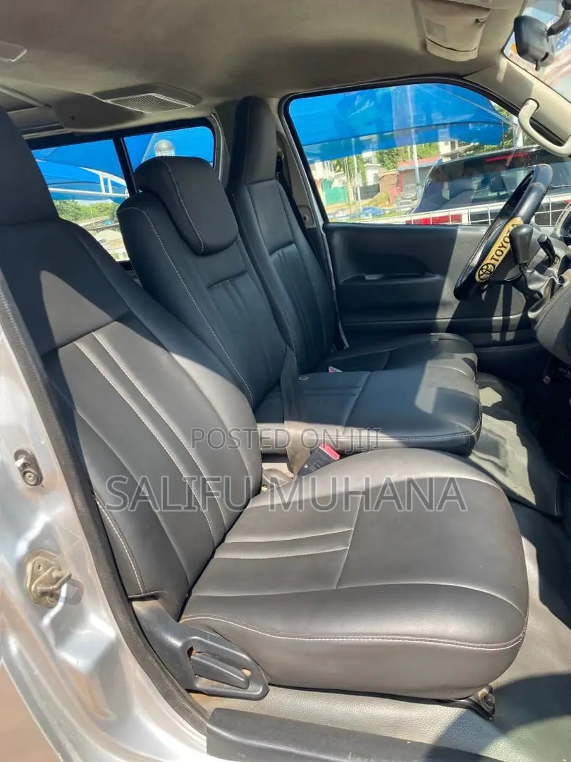 Toyota HiAce 2011 Silver
