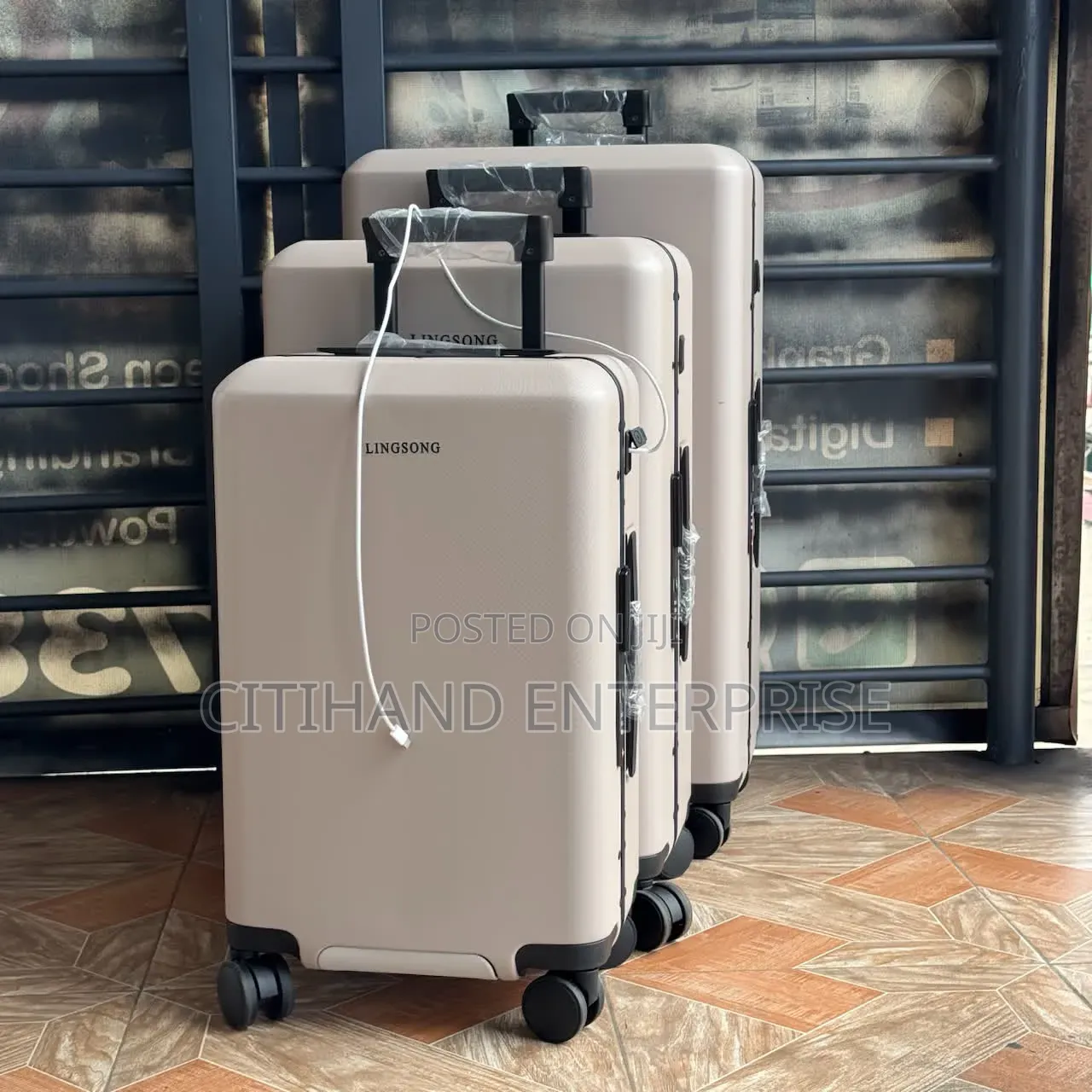 Quality Travelling /Luggage Bag - Beautiful Travelling Memories