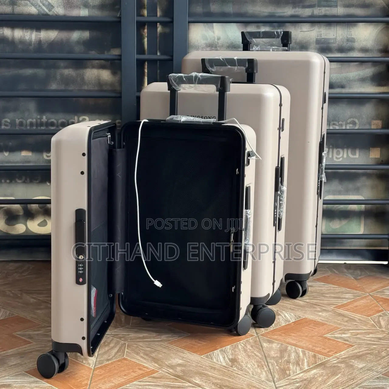 Quality Travelling /Luggage Bag - Beautiful Travelling Memories