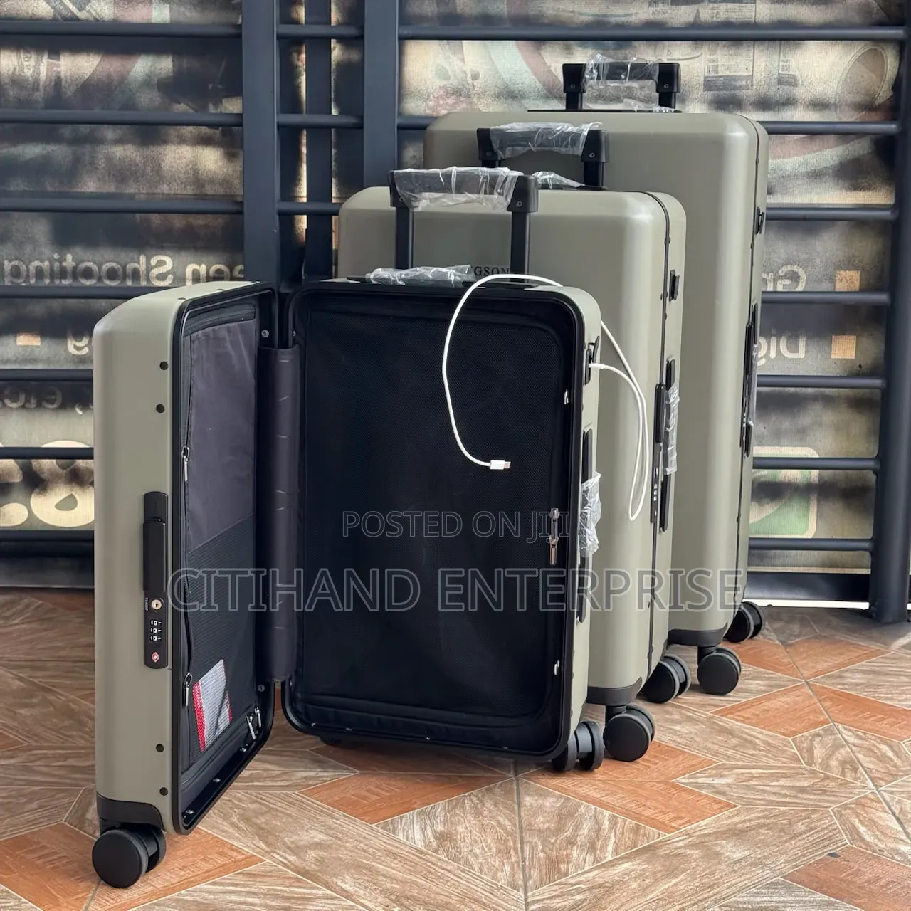 Quality Travelling /Luggage Bag - Beautiful Travelling Memories