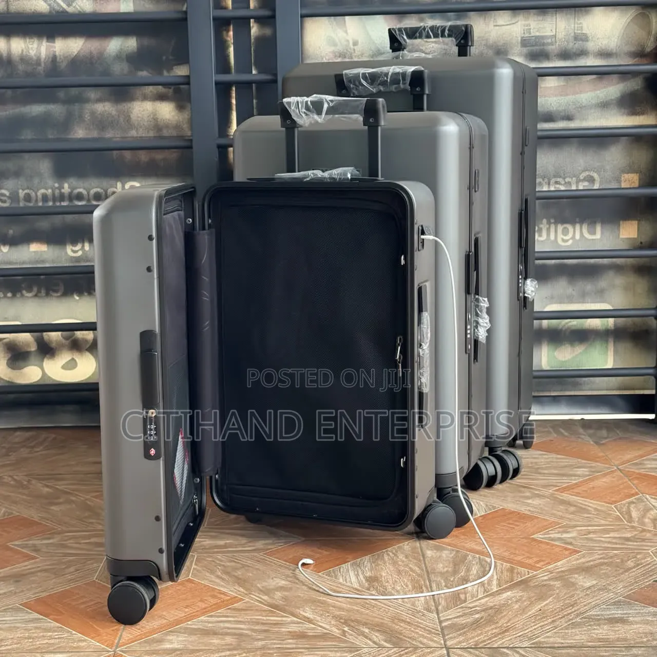 Quality Travelling /Luggage Bag - Beautiful Travelling Memories