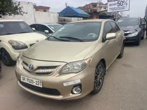 Toyota Corolla LE 4dr Sedan (1.8L 4cyl 4A) 2013 Gold