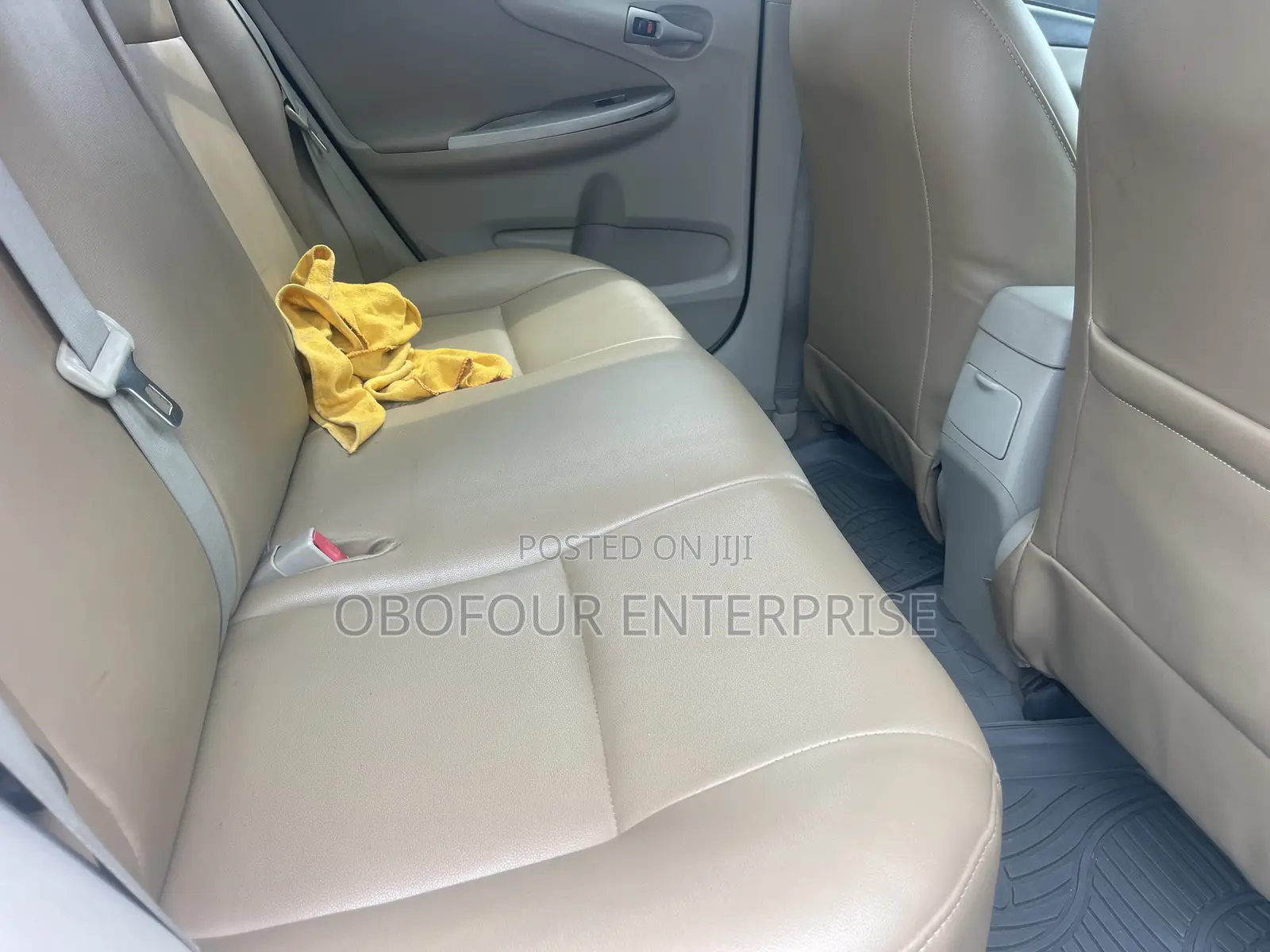 Toyota Corolla LE 4dr Sedan (1.8L 4cyl 4A) 2013 Gold