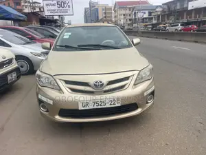 Toyota Corolla LE 4dr Sedan (1.8L 4cyl 4A) 2013 Gold