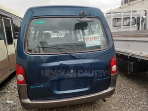 Hyundai H-100 2002 Green