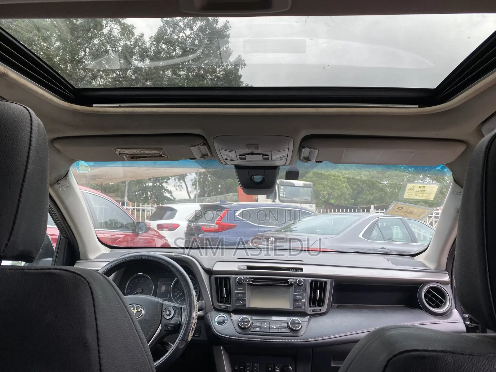 Toyota RAV4 LE 4dr SUV (2.5L 4cyl 6A) 2018 Gray