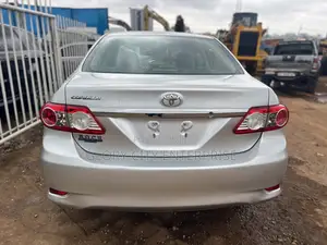 Toyota Corolla LE 4dr Sedan (1.8L 4cyl 4A) 2013 Silver