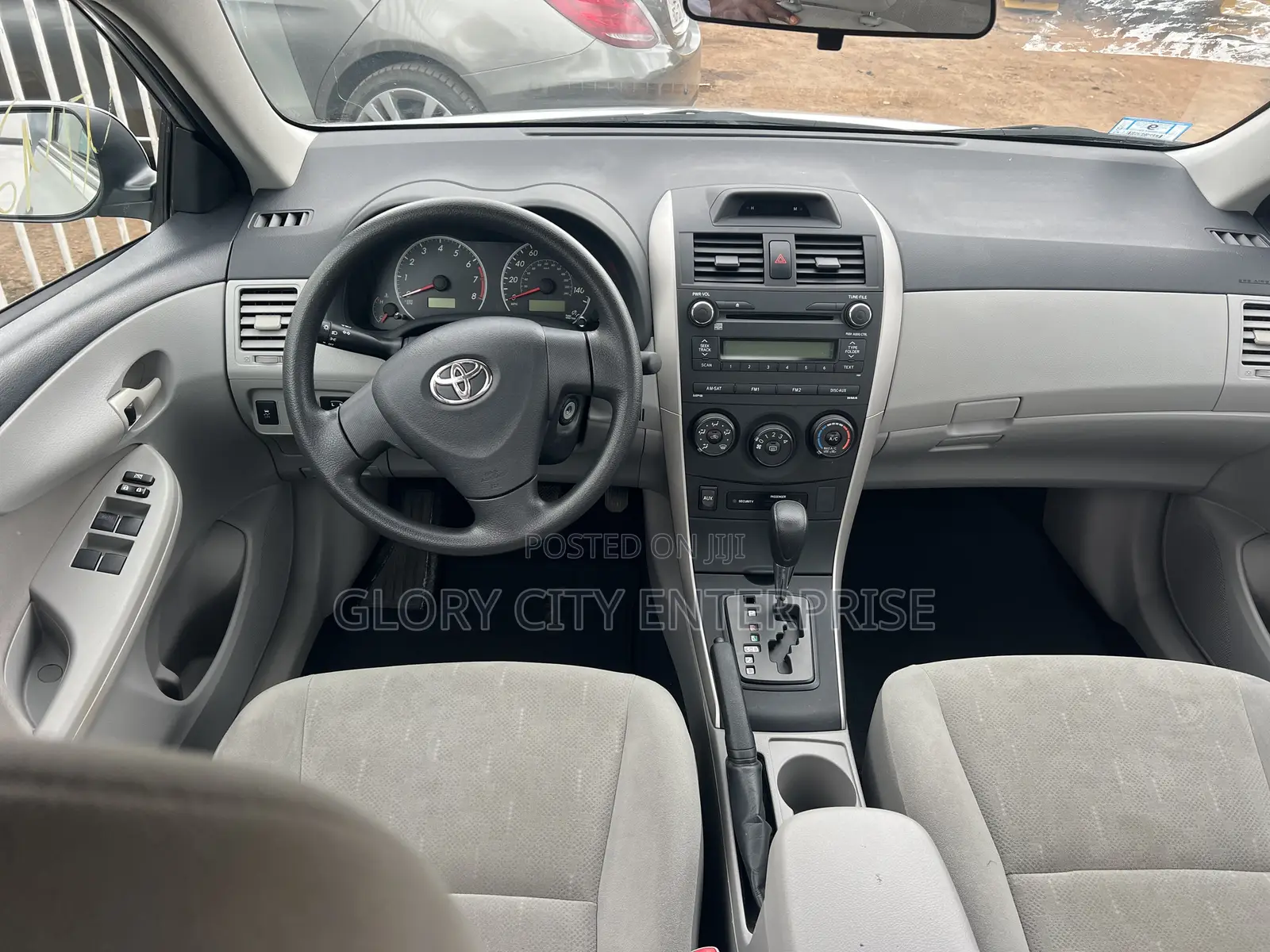 Toyota Corolla LE 4dr Sedan (1.8L 4cyl 4A) 2013 Silver