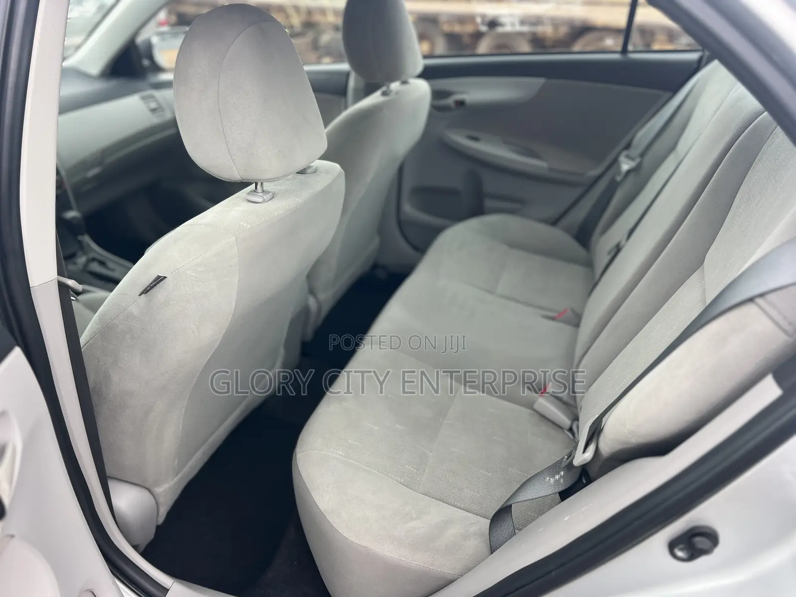 Toyota Corolla LE 4dr Sedan (1.8L 4cyl 4A) 2013 Silver