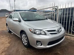 Toyota Corolla LE 4dr Sedan (1.8L 4cyl 4A) 2013 Silver