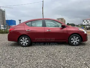 Nissan Versa 1.6 SV 2017 Red