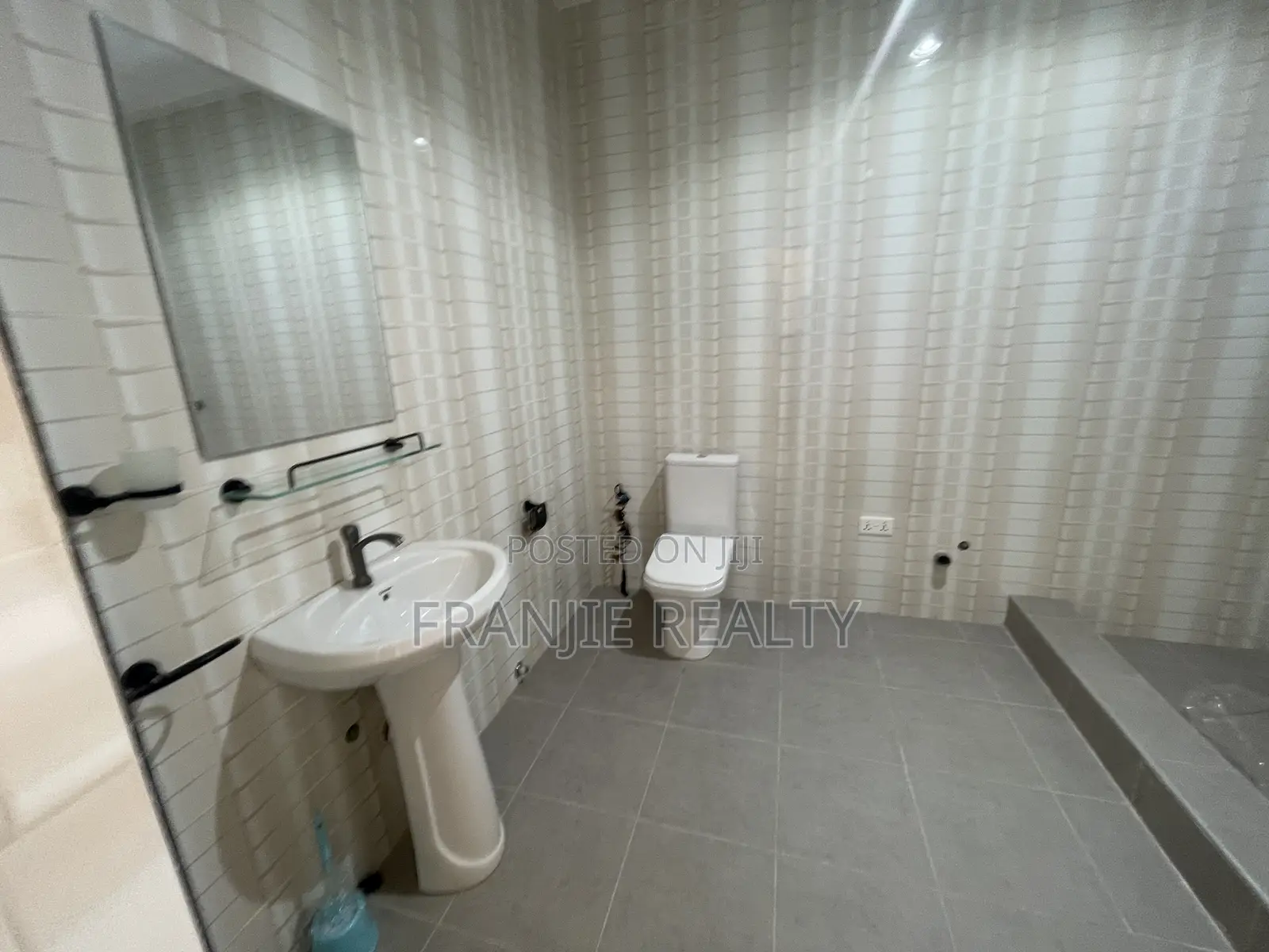2bdrm Apartment in Franjie Realty, West Hills Mall Area for rent