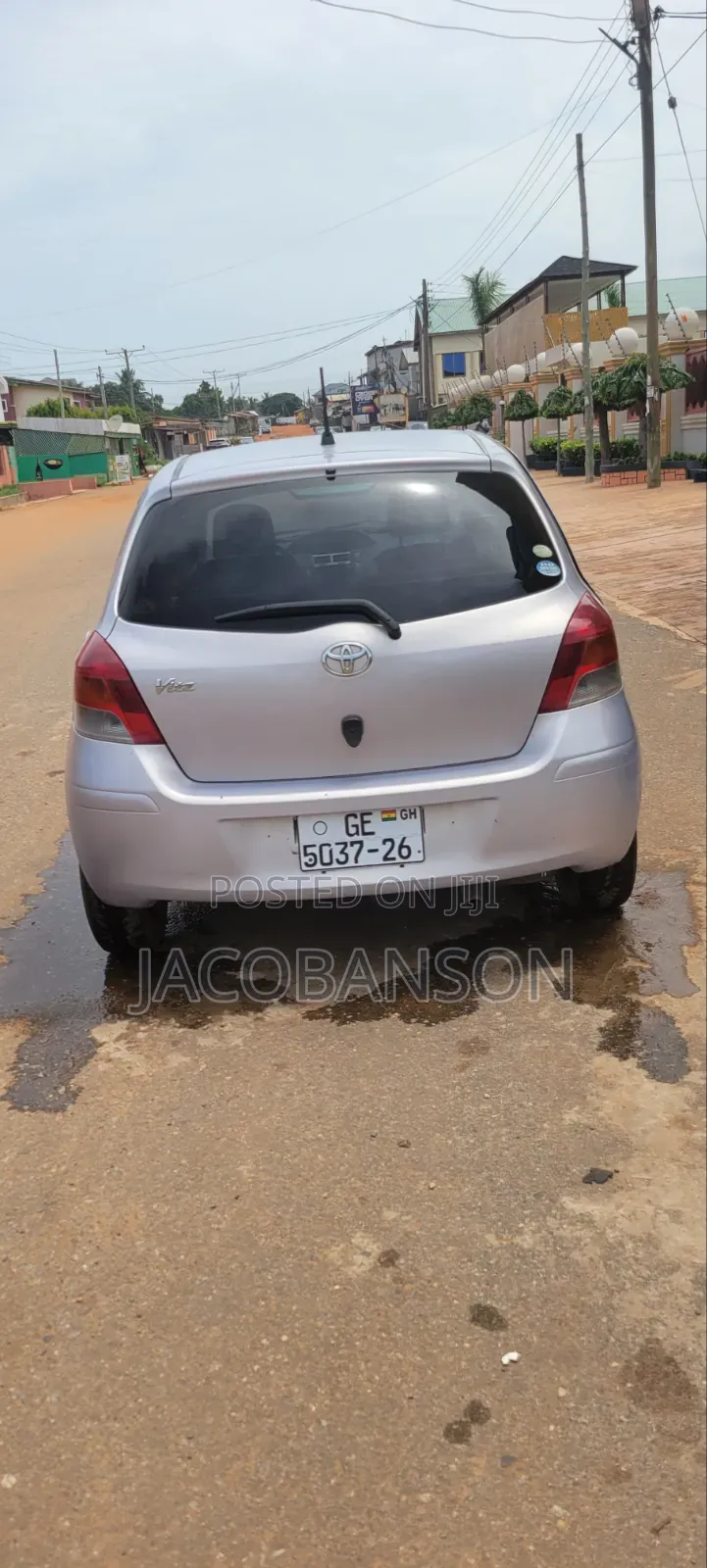 Toyota Vitz 2010 Silver