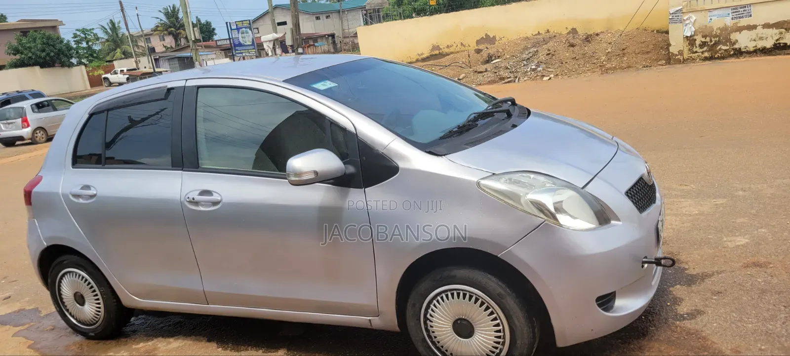 Toyota Vitz 2010 Silver