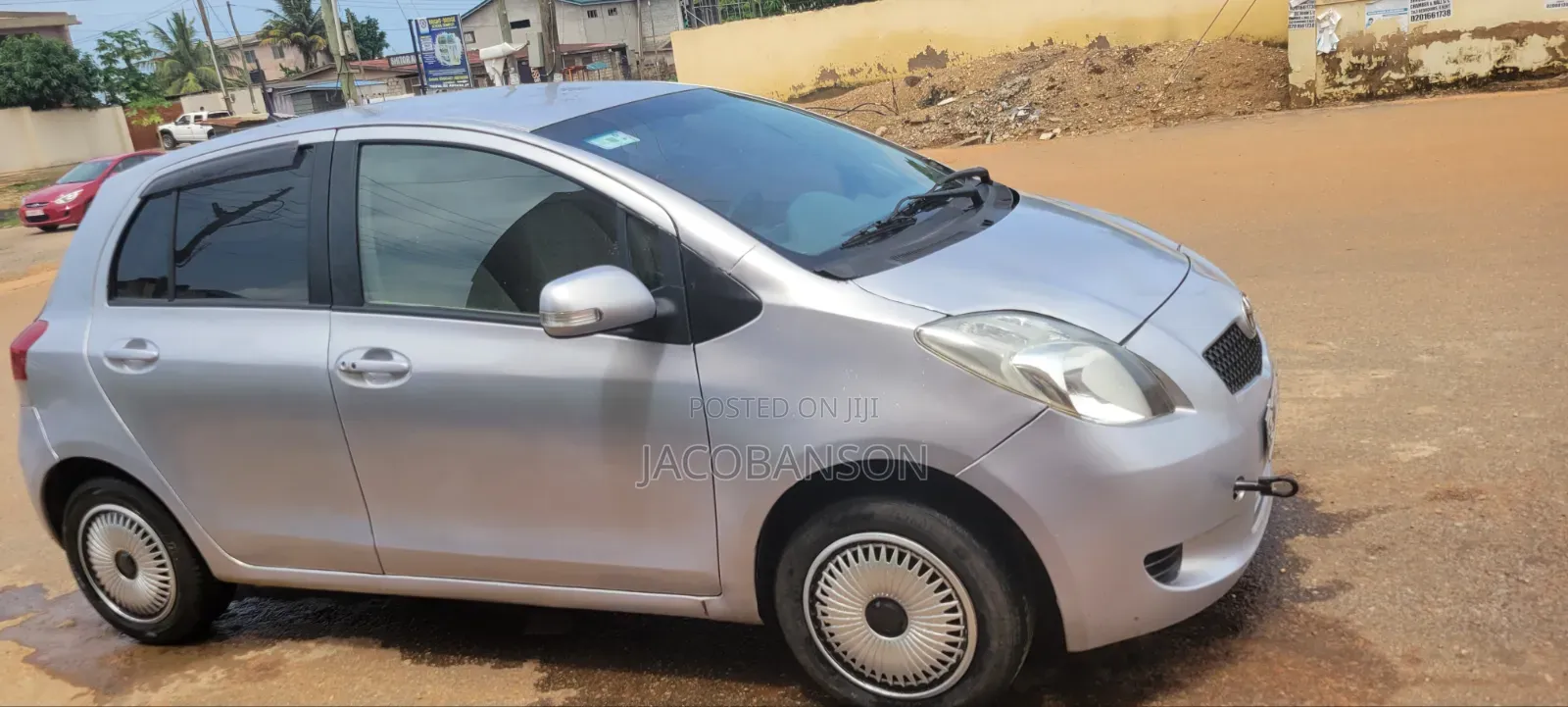 Toyota Vitz 2010 Silver