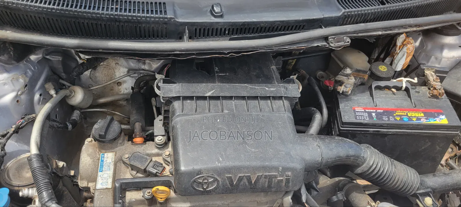 Toyota Vitz 2010 Silver