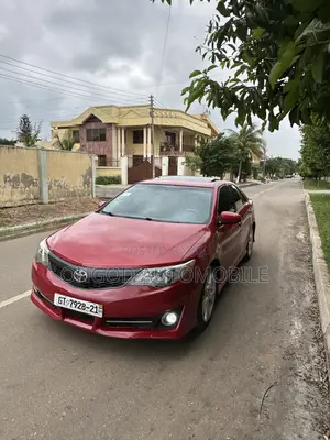 Toyota Camry SE 4dr Sedan (2.5L 4cyl 6A) 2014 Red
