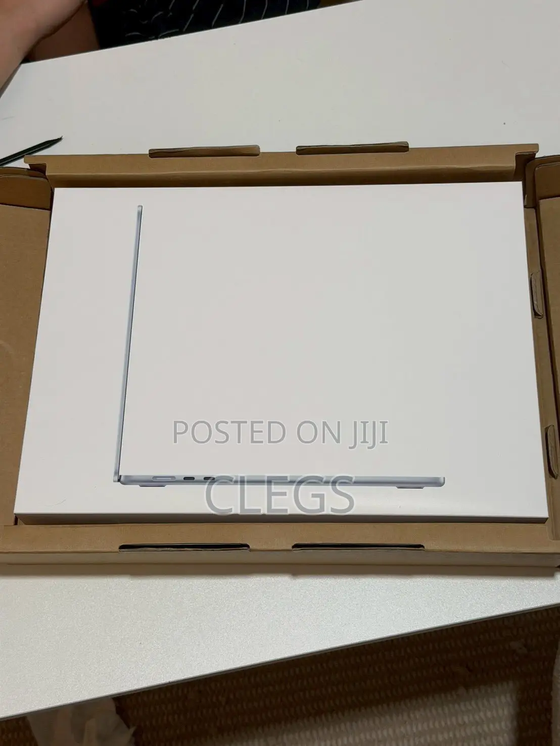 New Laptop Apple MacBook Air 2025 M4 16GB Apple M4 SSD 256GB