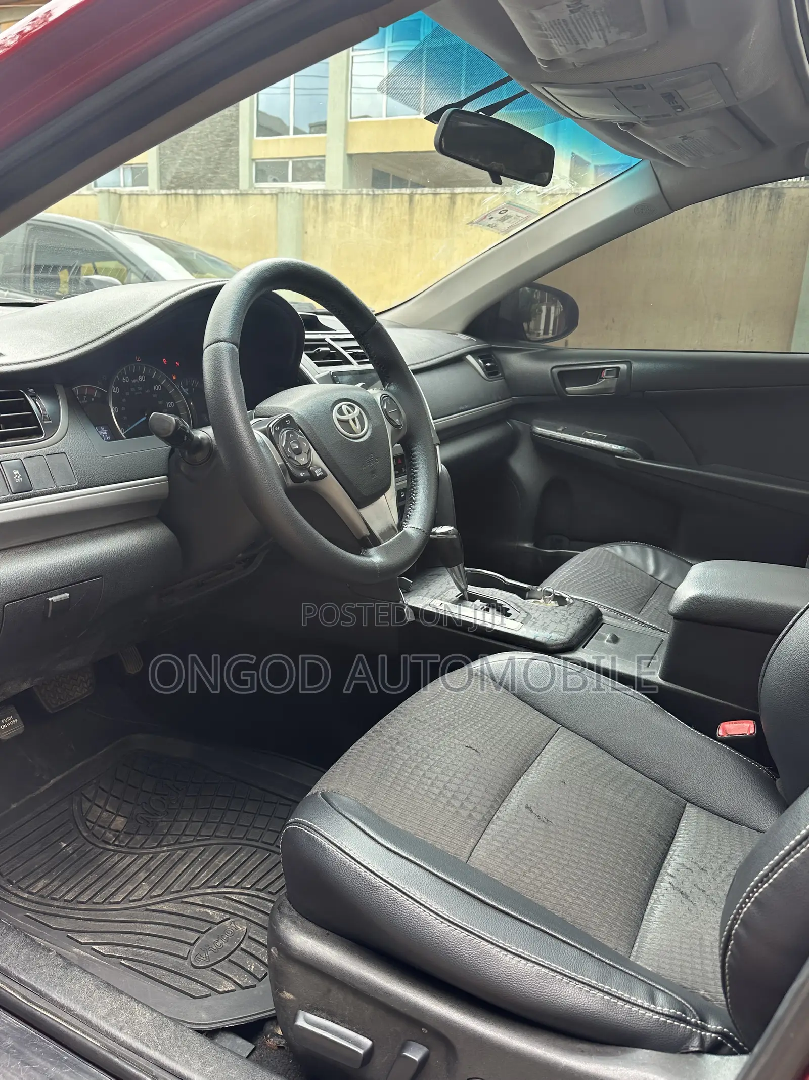 Toyota Camry SE 4dr Sedan (2.5L 4cyl 6A) 2014 Red