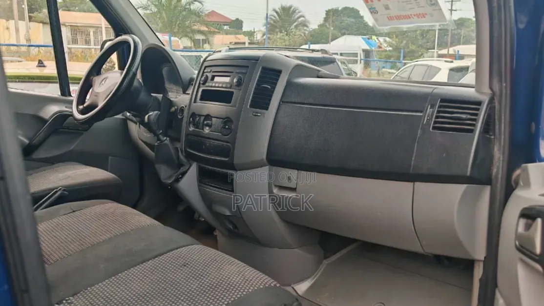 Mercedes-Benz Sprinter 2018 Blue