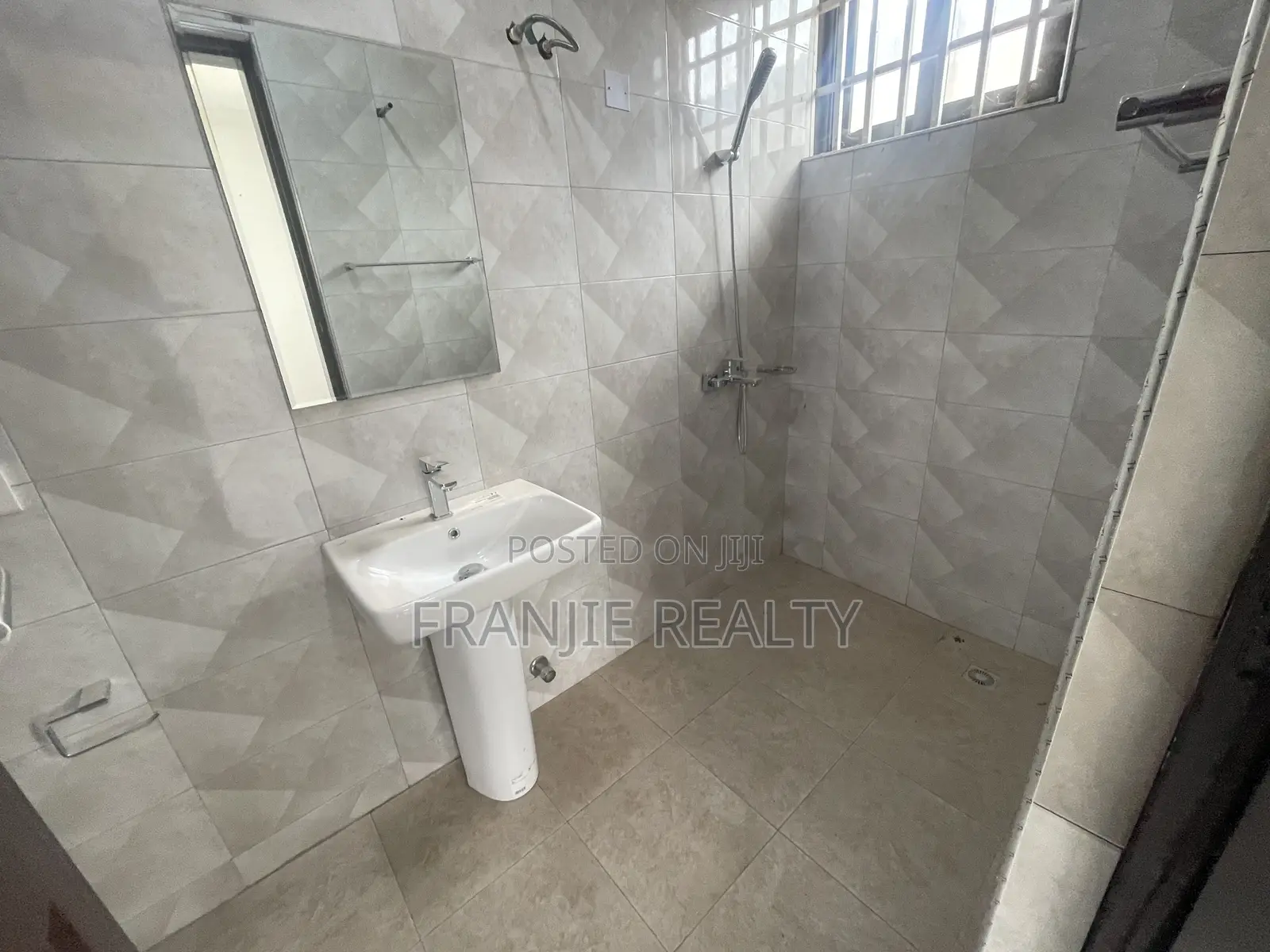 3bdrm Apartment in Franjie Realty, West Hills Mall Area for rent