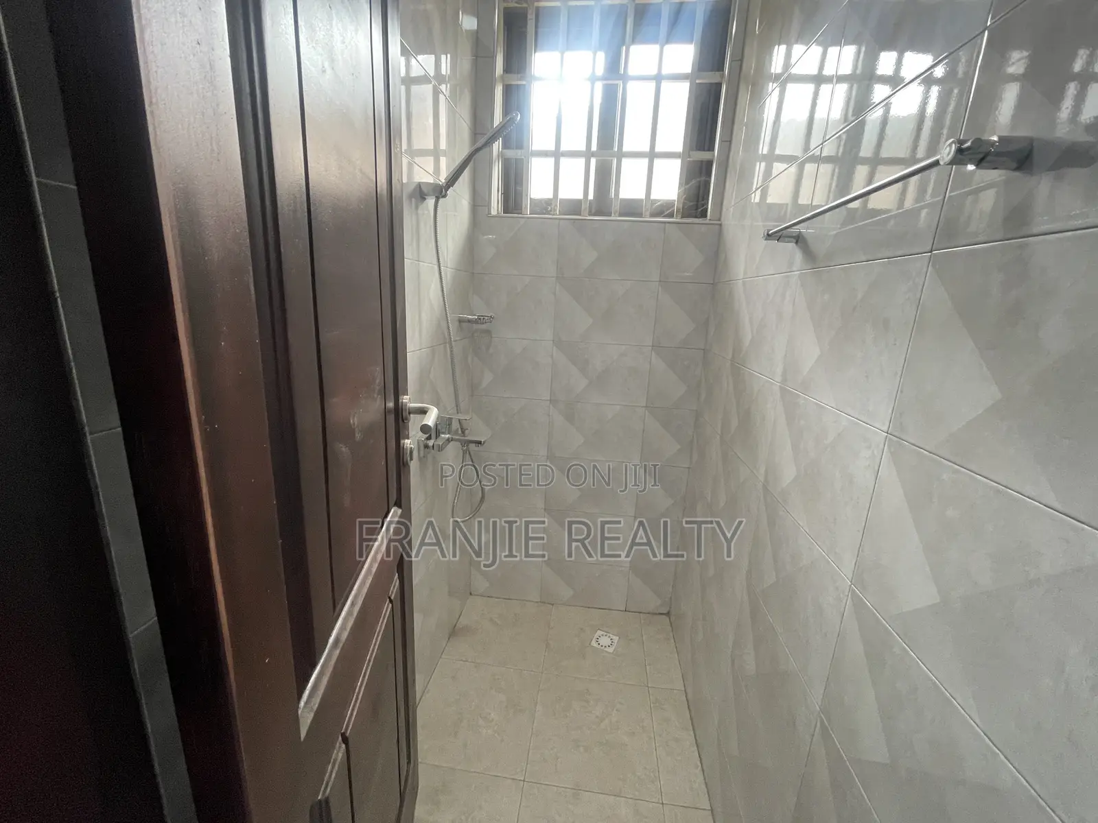 3bdrm Apartment in Franjie Realty, West Hills Mall Area for rent