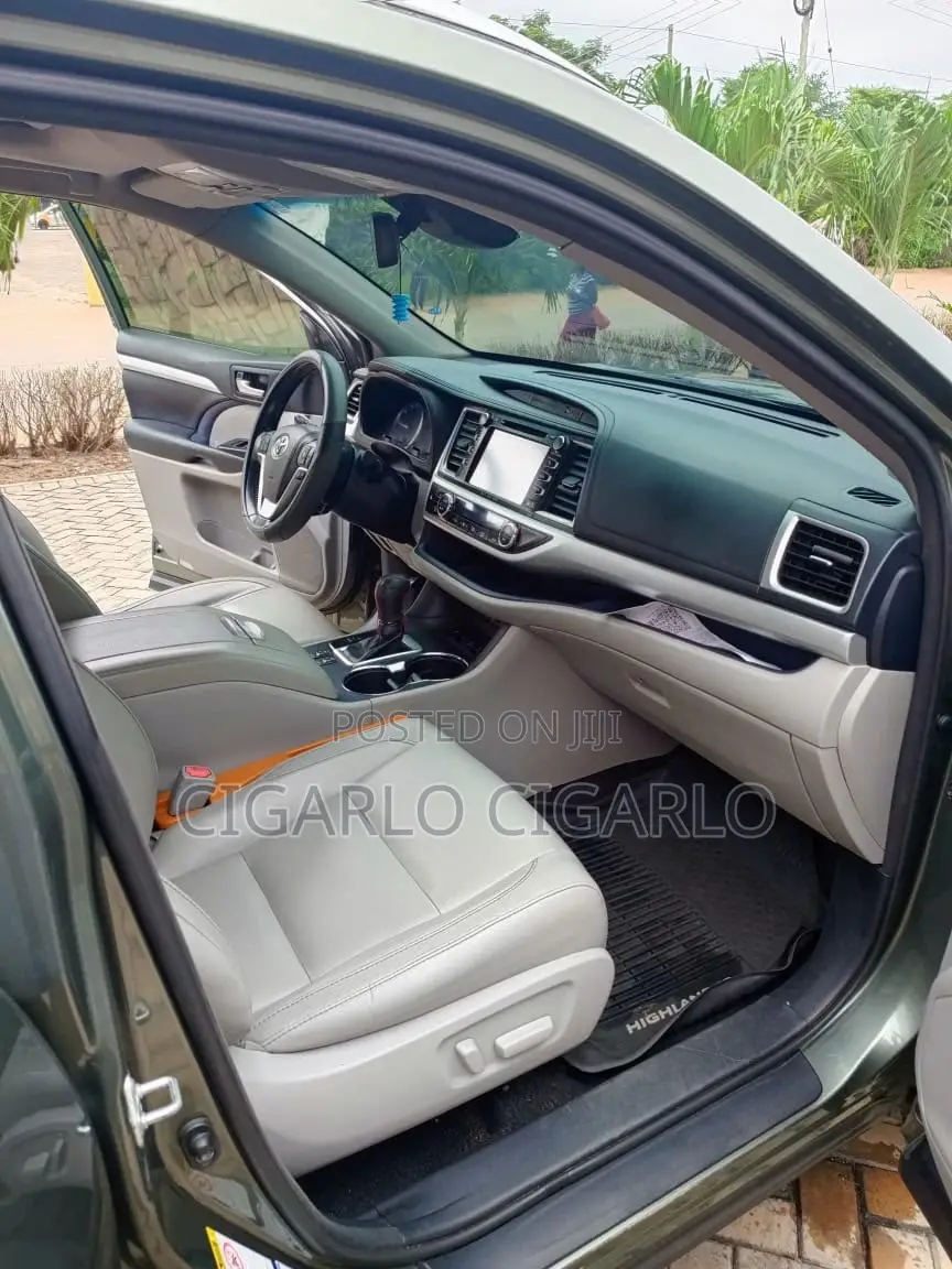 Toyota Highlander XLE 2019 Green
