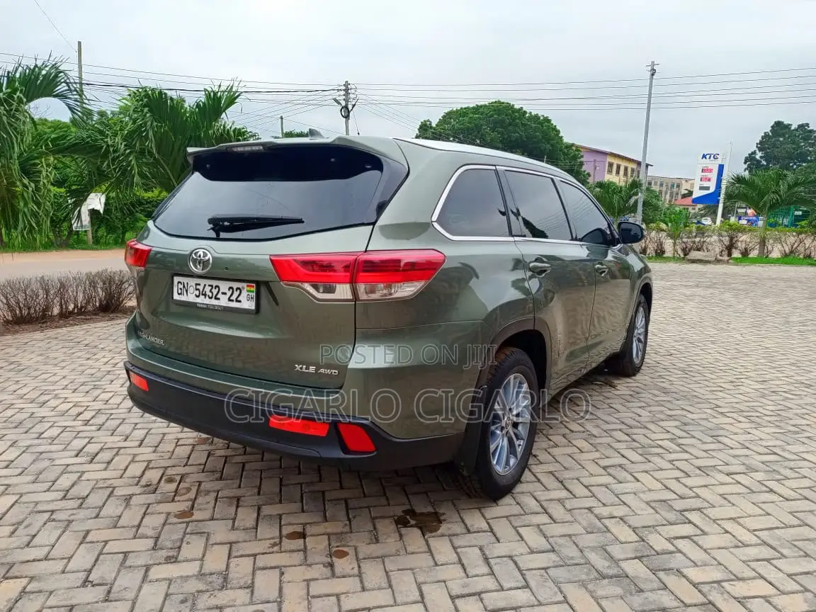Toyota Highlander XLE 2019 Green