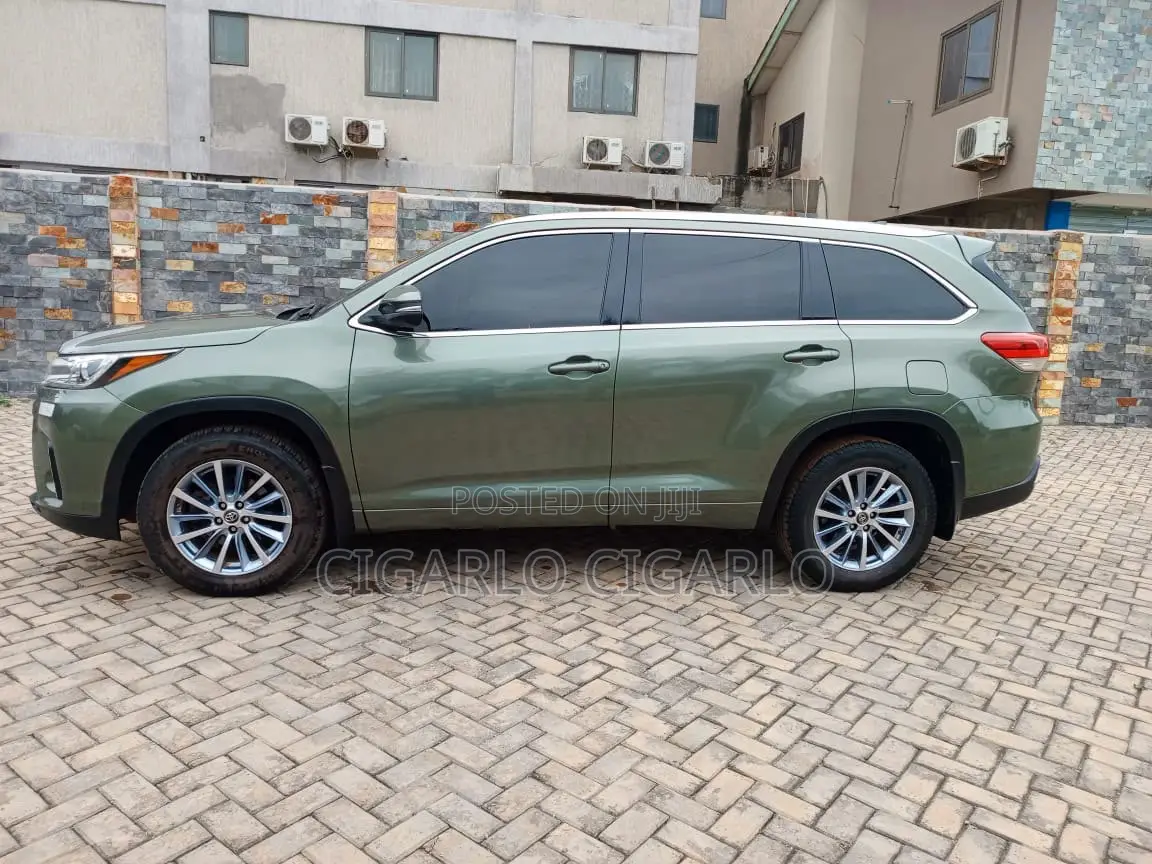 Toyota Highlander XLE 2019 Green