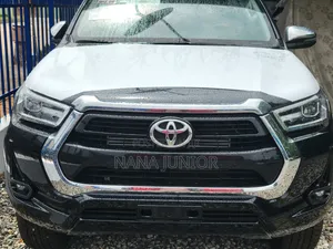 New Toyota Hilux 2025 Black
