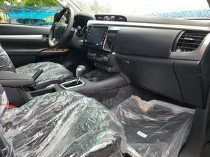 New Toyota Hilux 2025 Black