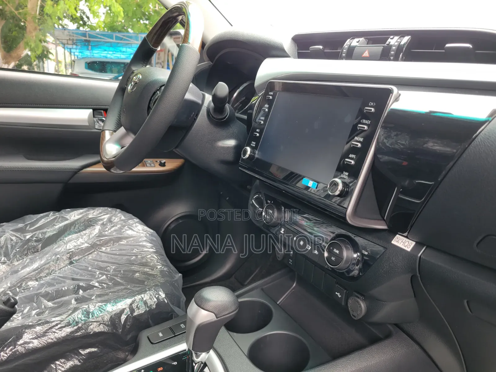 New Toyota Hilux 2025 Black