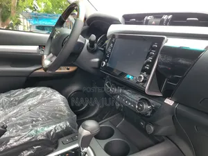 New Toyota Hilux 2025 Black