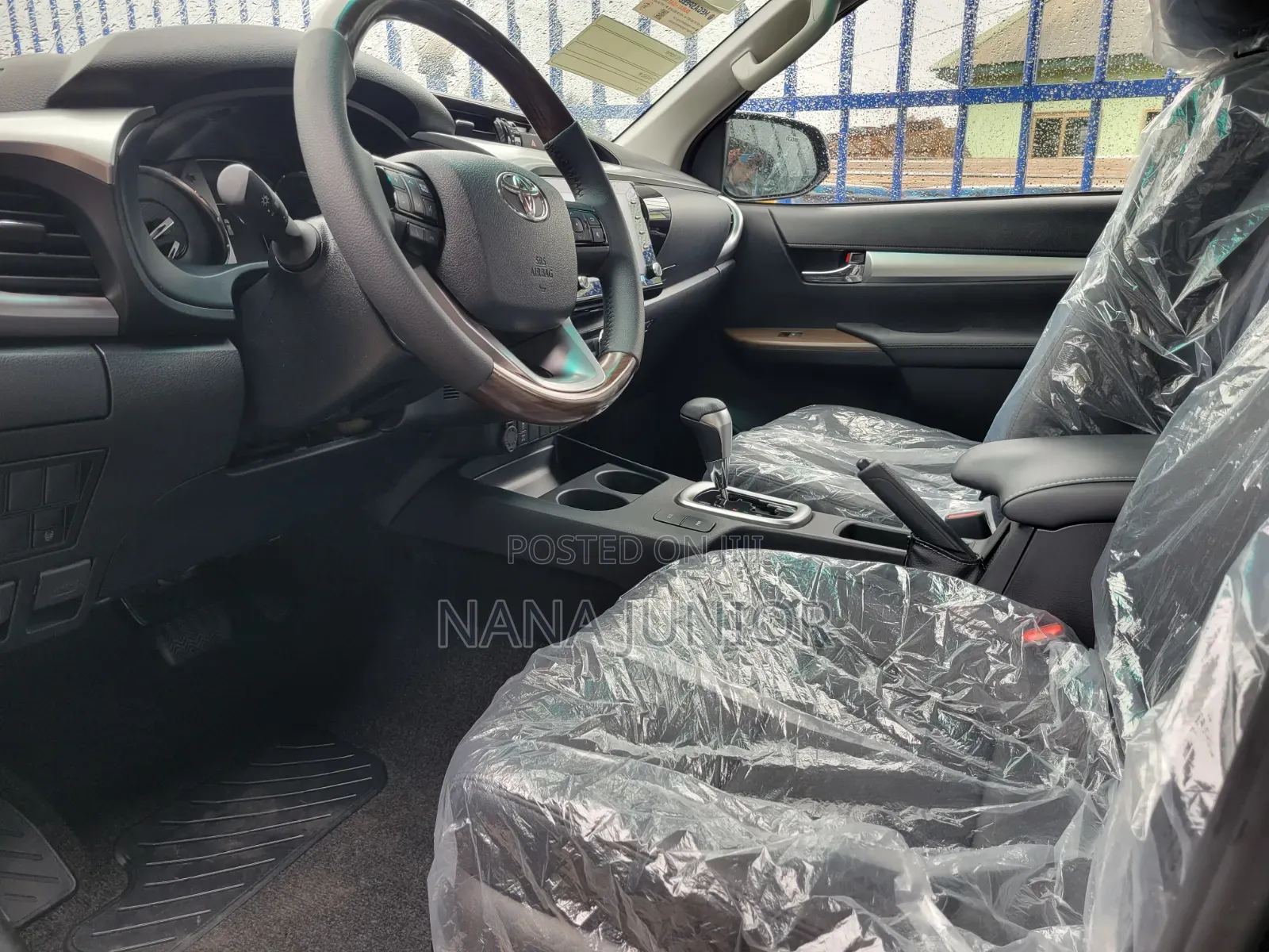 New Toyota Hilux 2025 Black