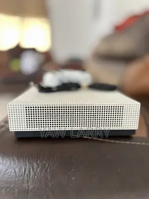 Xbox One S 1TB With 6 Games Offline and 1 Original Gamepad, Very NEAT