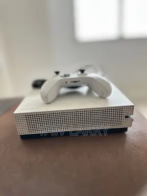 Xbox One S 1TB With 6 Games Offline and 1 Original Gamepad, Very NEAT