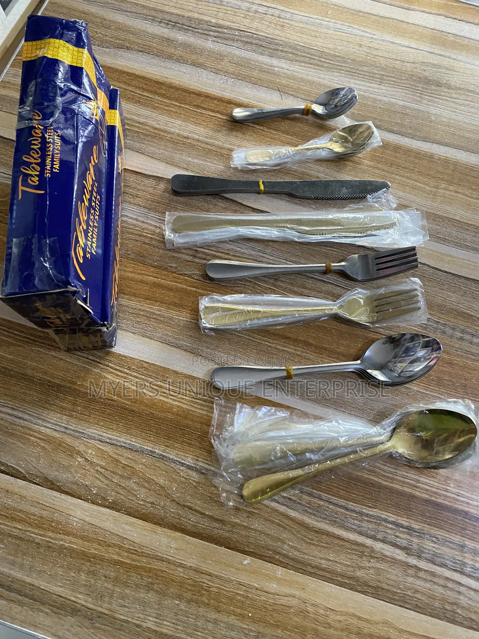 Rustproof Stainless Steel Cutlery Set(24 Pieces)