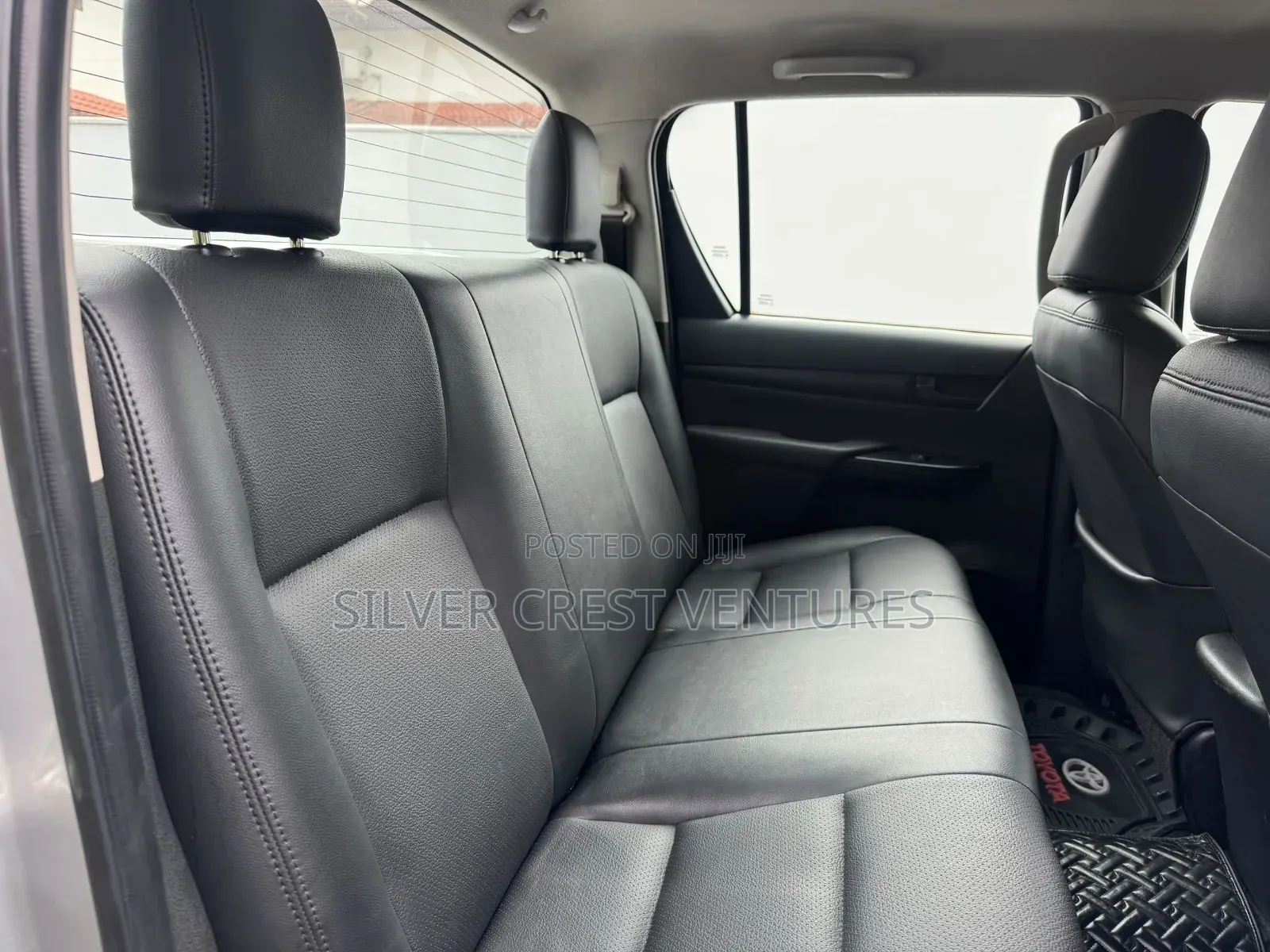 Toyota Hilux 2016 Gray