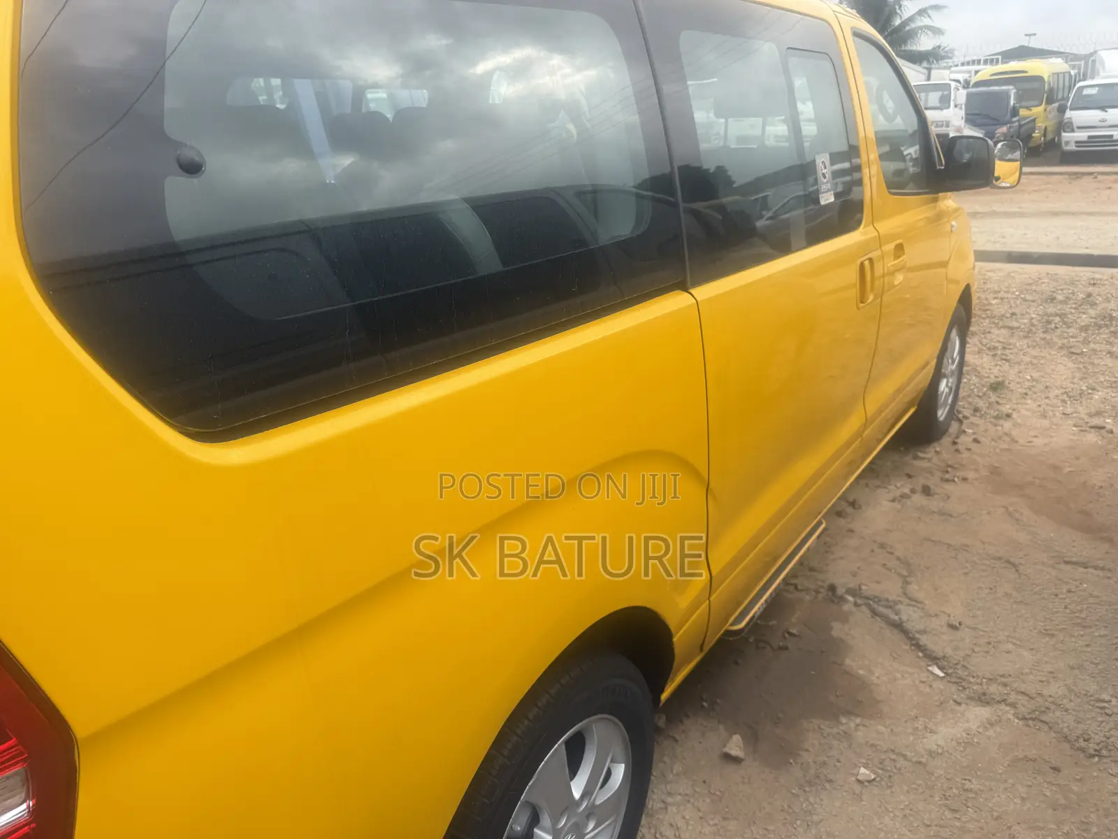 Hyundai Starex 2015 Yellow