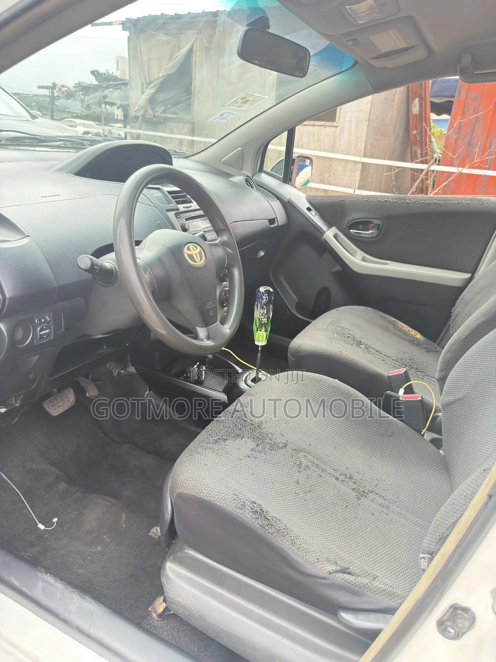 Toyota Vitz 1.0 FWD 3dr 2010 White