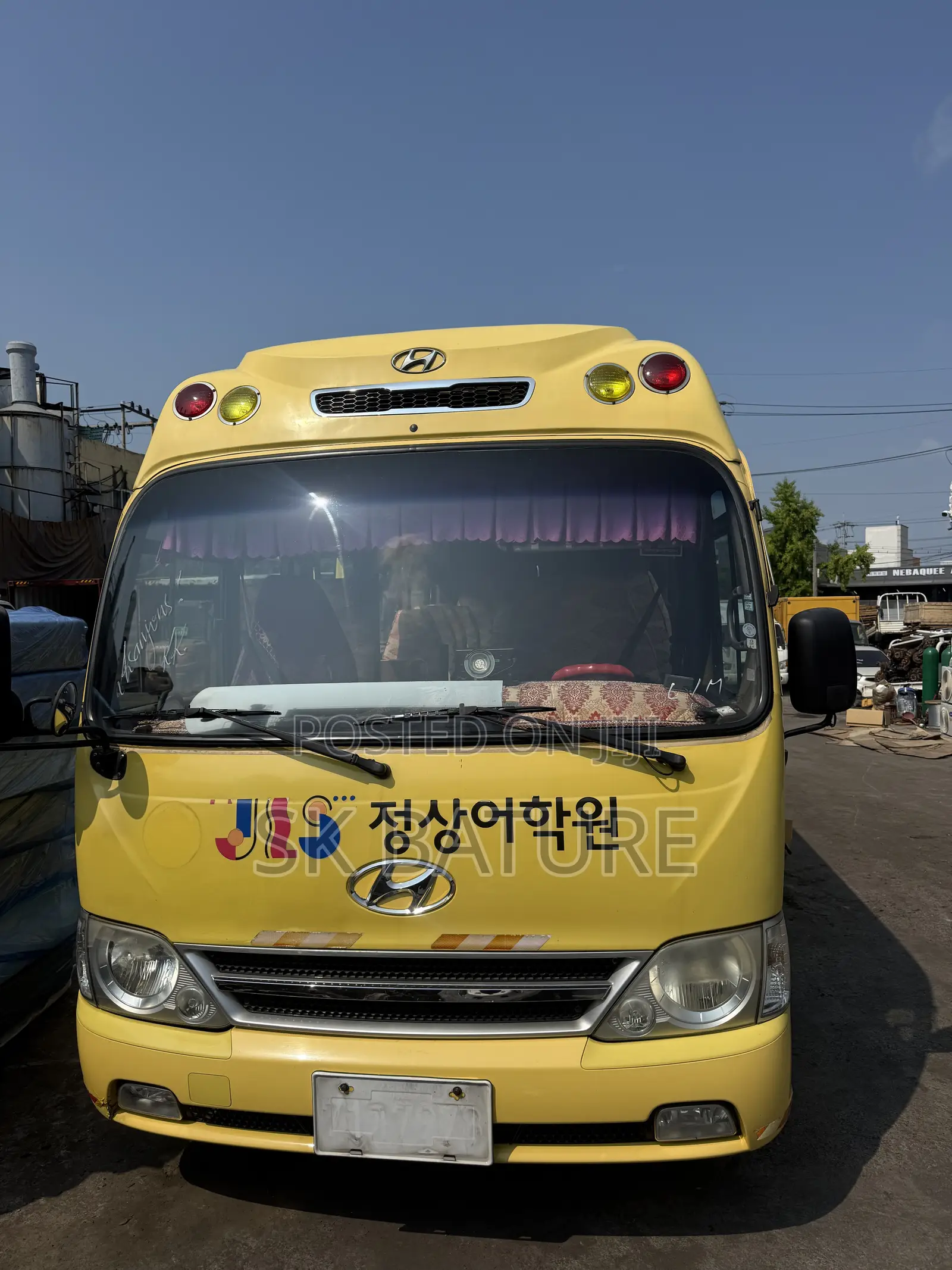 Hyundai County 2016 Yellow