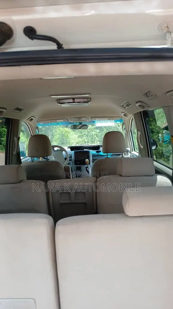 Toyota Voxy ZS 4WD 7-Seater 2008 White
