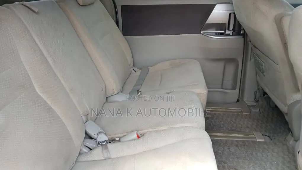Toyota Voxy ZS 4WD 7-Seater 2008 White