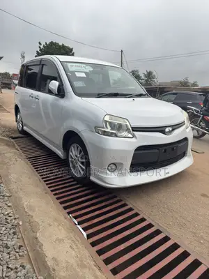 Toyota Sienta 1.5 FWD 2014 White