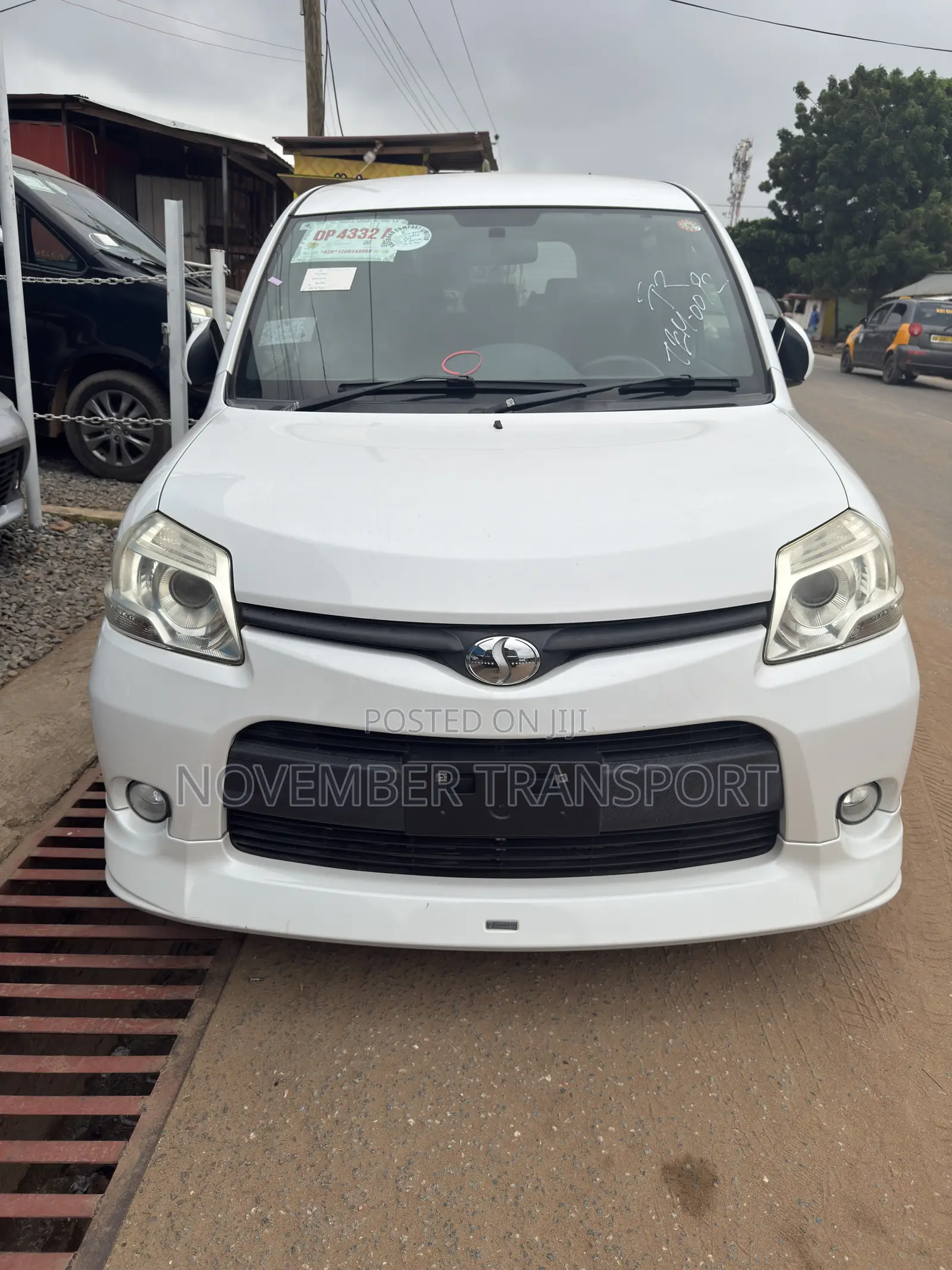 Toyota Sienta 1.5 FWD 2014 White
